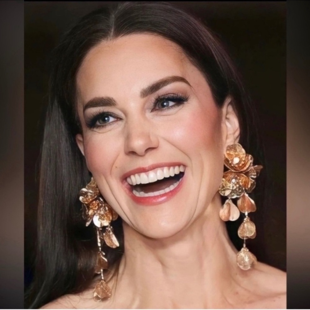 Zara Kate Middleton cascading floral earrings - Picture 5 of 13
